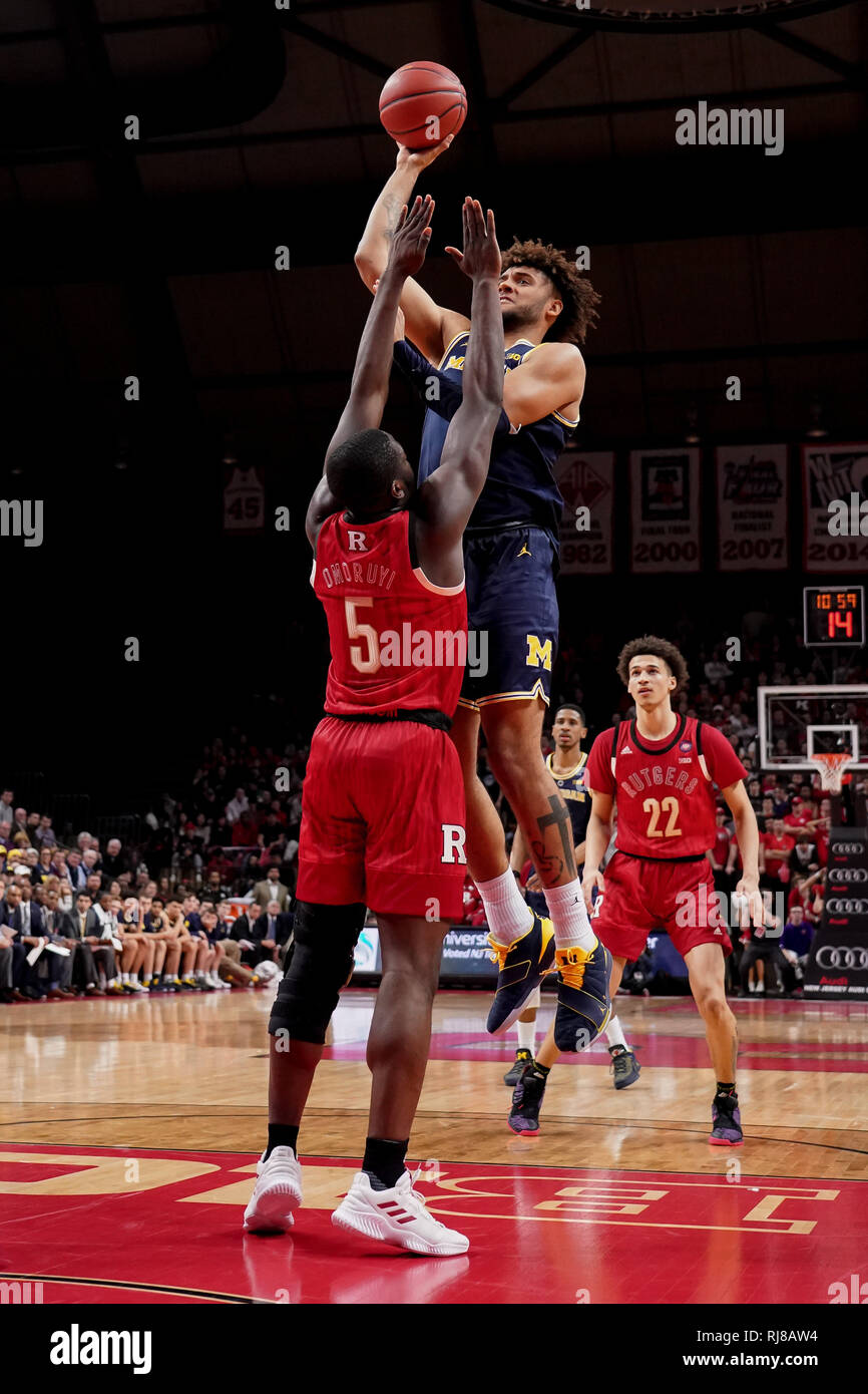 Piscataway, New Jersey, USA. 5th Feb, 2019. Michigan Wolverines guard  JORDAN POOLE (2) up for a jump shot against the Rutgers Scarlet Knights in  a game at the Rutgers Athletic Center. Credit: