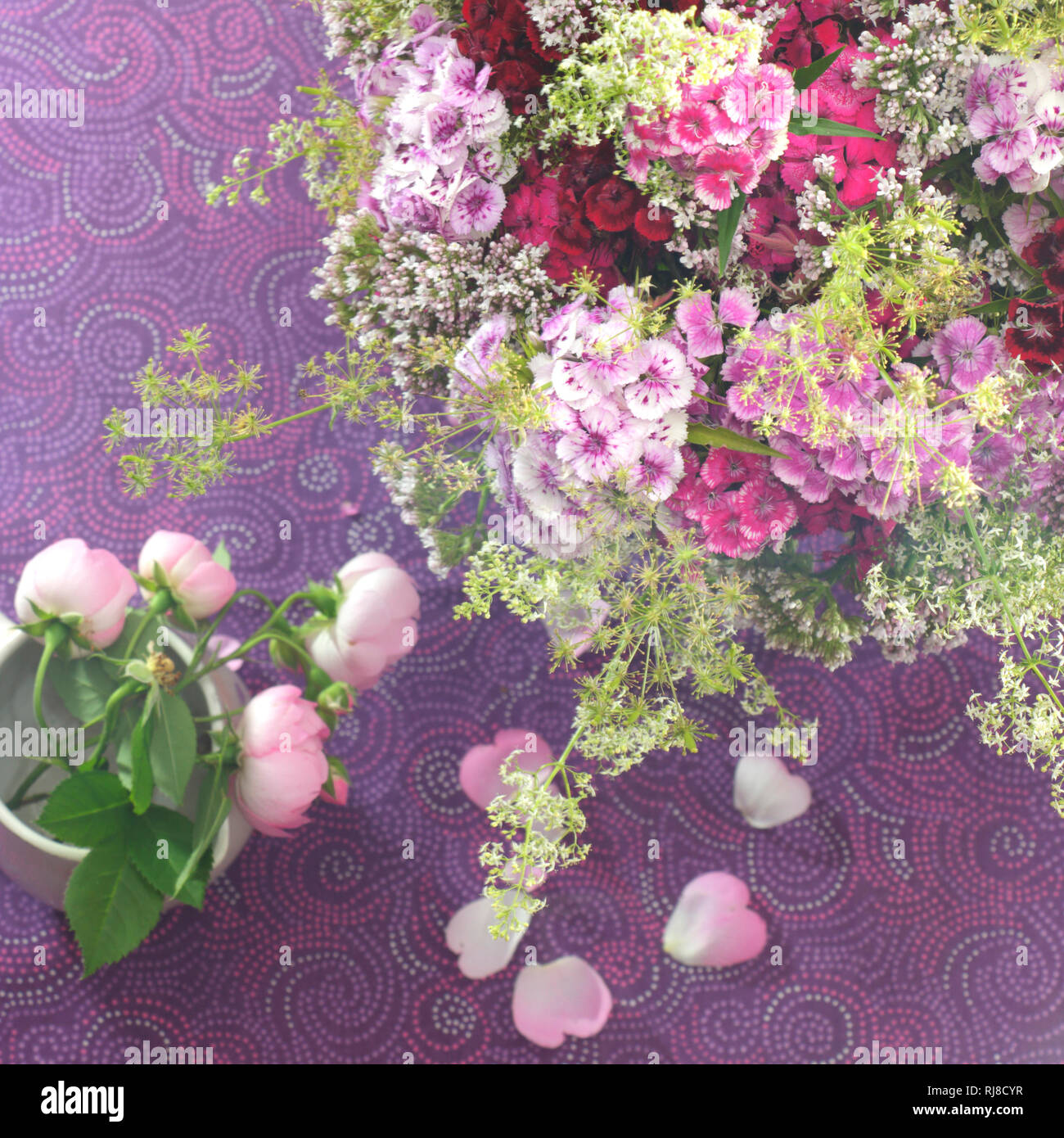Ländliches Blumenarrangement Stock Photo