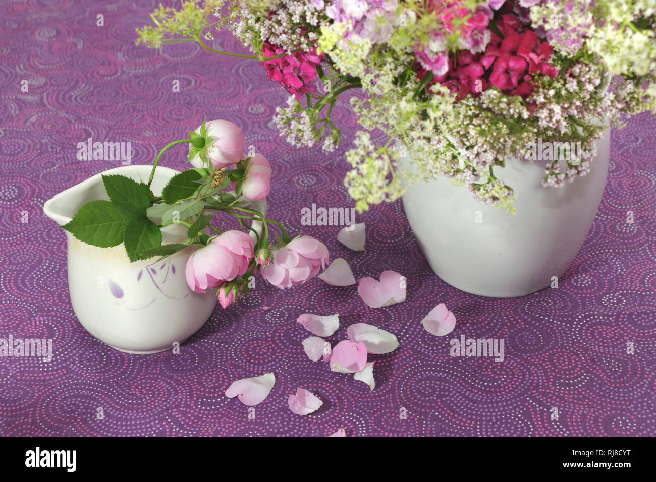 Ländliches Blumenarrangement Stock Photo