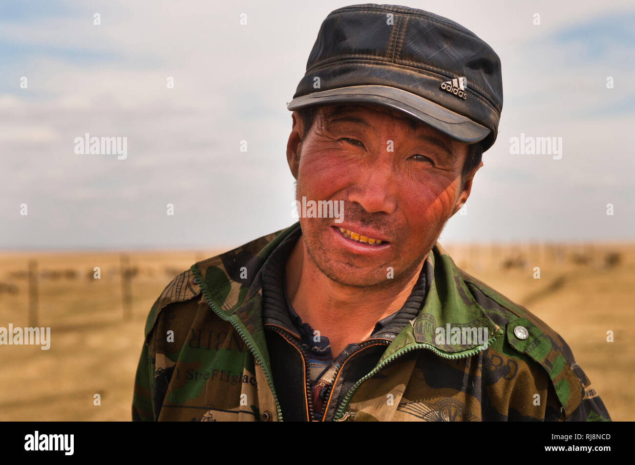die Grassteppe Hulun Buir mit einem Mongolen Stock Photo