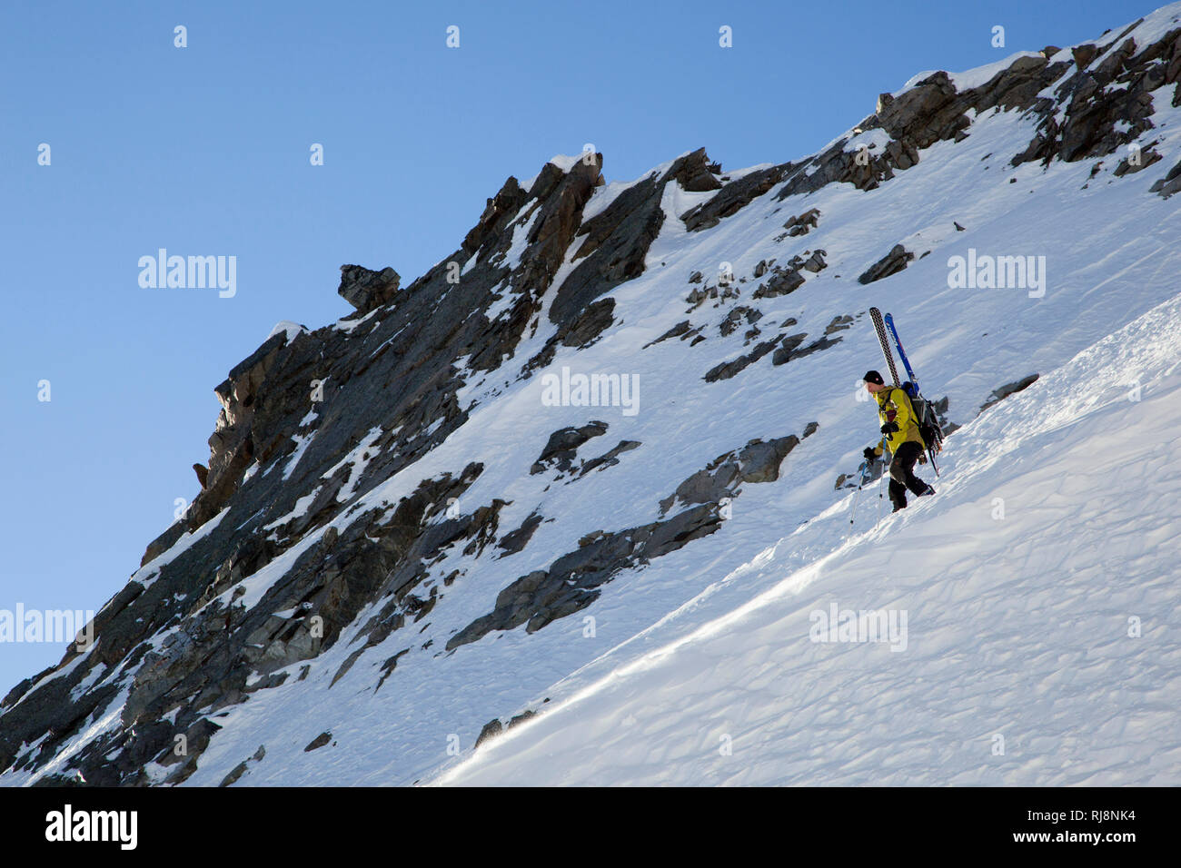 Abstieg bei Skitour von der Watzespitze, Kaunergrat, Ötztaler Alpen, Tirol, Österreich Stock Photo