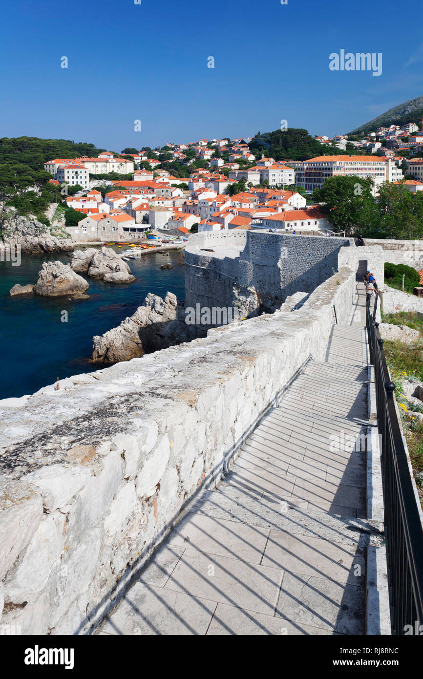 Blick von der Stadtmauer auf Dubrovnik, Dalmatien, Kroatien Stock Photo