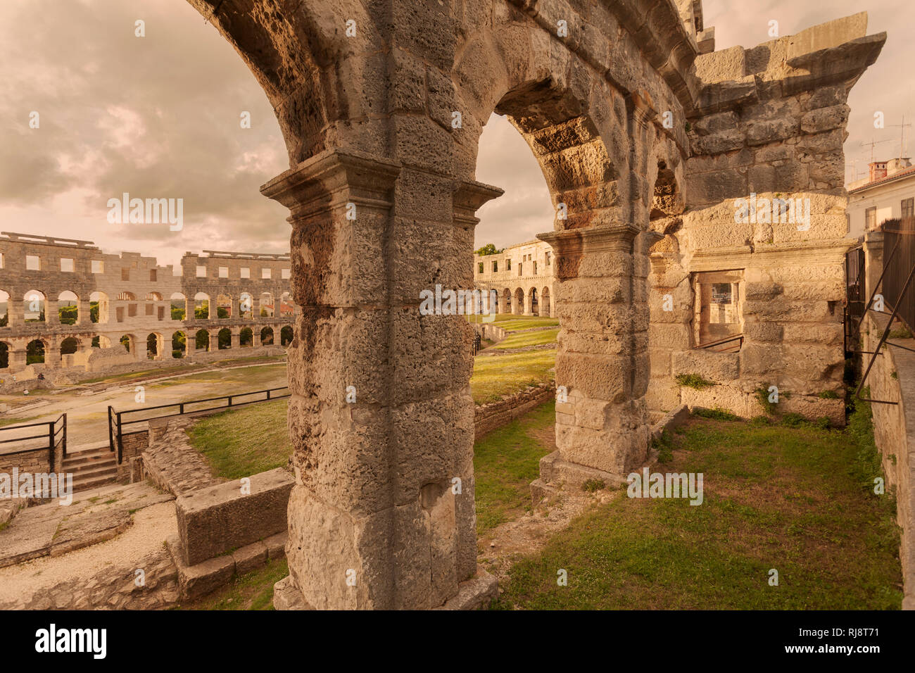 R misches Amphitheater Pula Istrien Kroatien Stock Photo Alamy