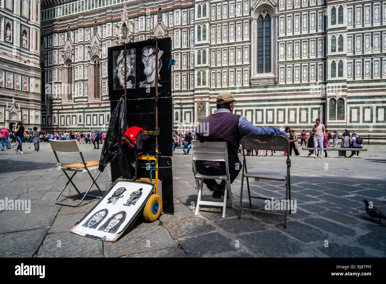 Artist, painter waiting for customers at Florence Cathedral, Cattedrale di Santa Maria del Fiore, Doumo Stock Photo