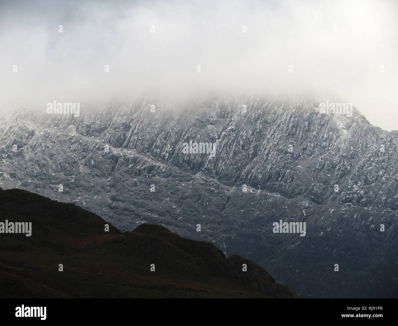 Snow arrives in North Wales on Snowdonia, Wednesday 21st November 2018.       View from Pen y Pass Stock Photo
