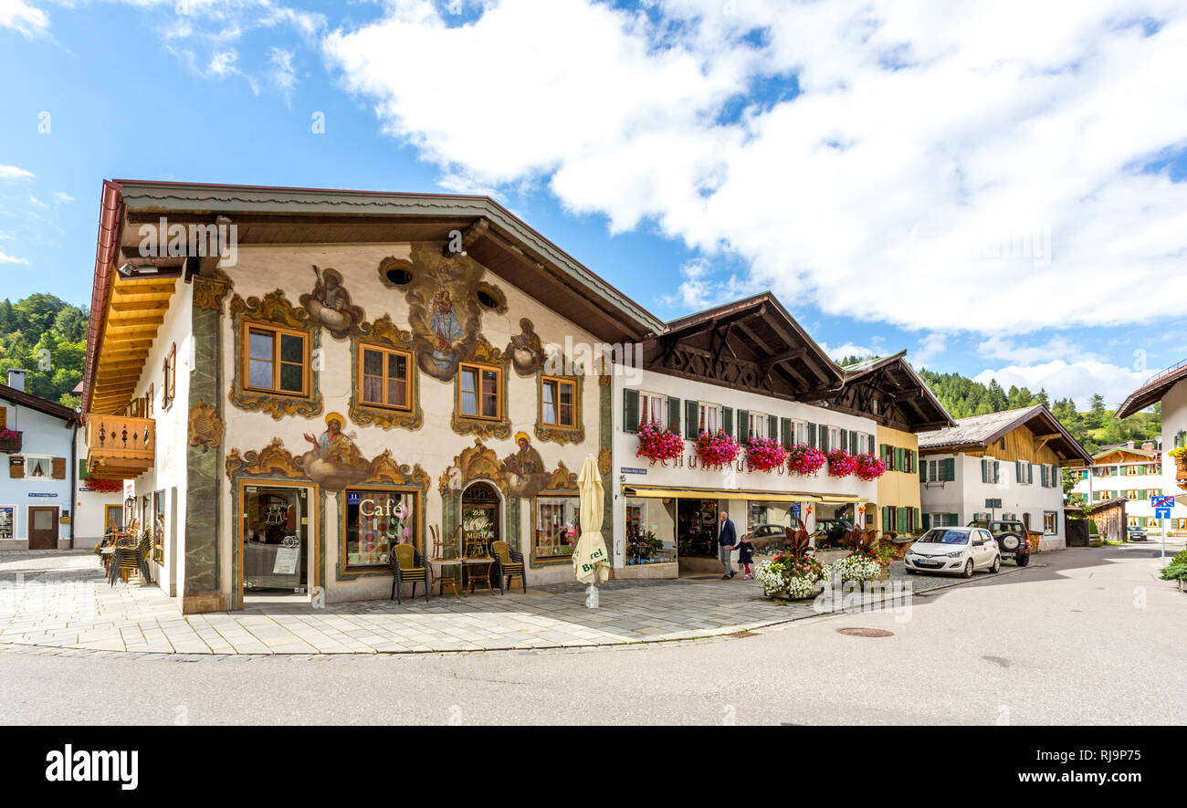 Hausfassaden mit Lüftlmalerei, Mittenwald, Werdenfelser Land, Oberbayern, Bayern, Deutschland, Europa Stock Photo