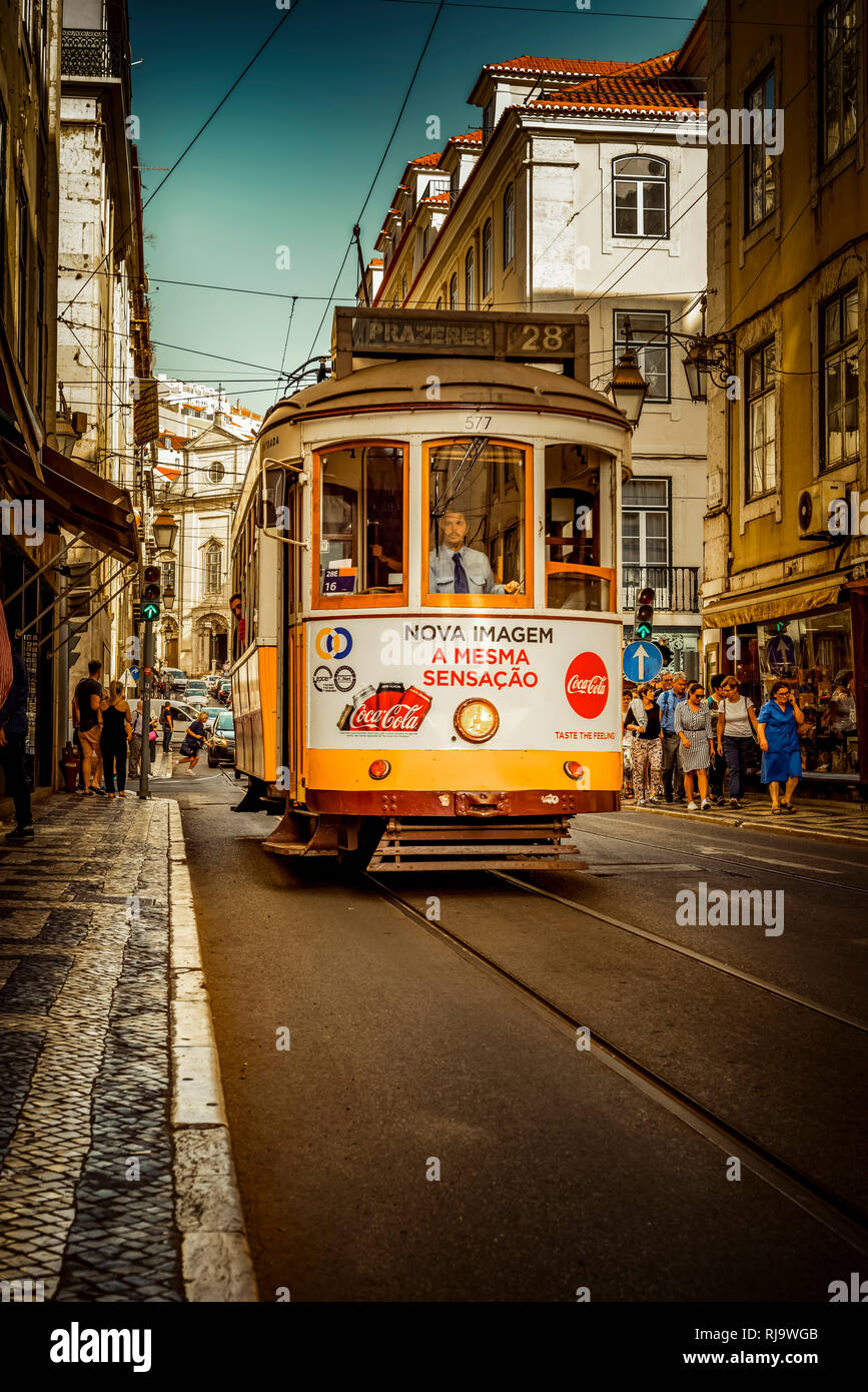 Europa, Portugal, Lissabon, Transport, Tram, Trambahn, Straßenbahn Stock Photo
