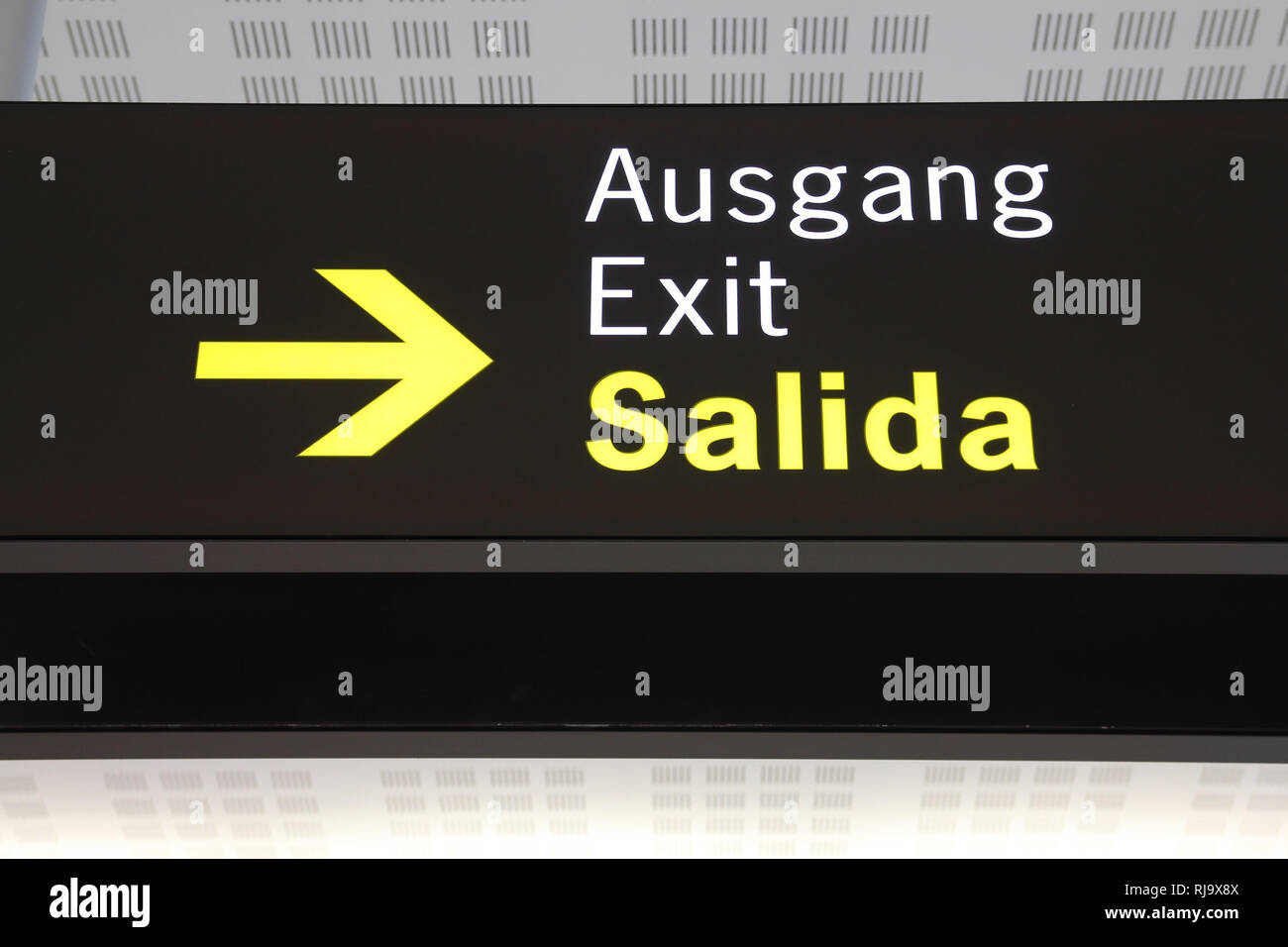 Sign Spanish Airport Stock Photos & Sign Spanish Airport Stock Images Alamy