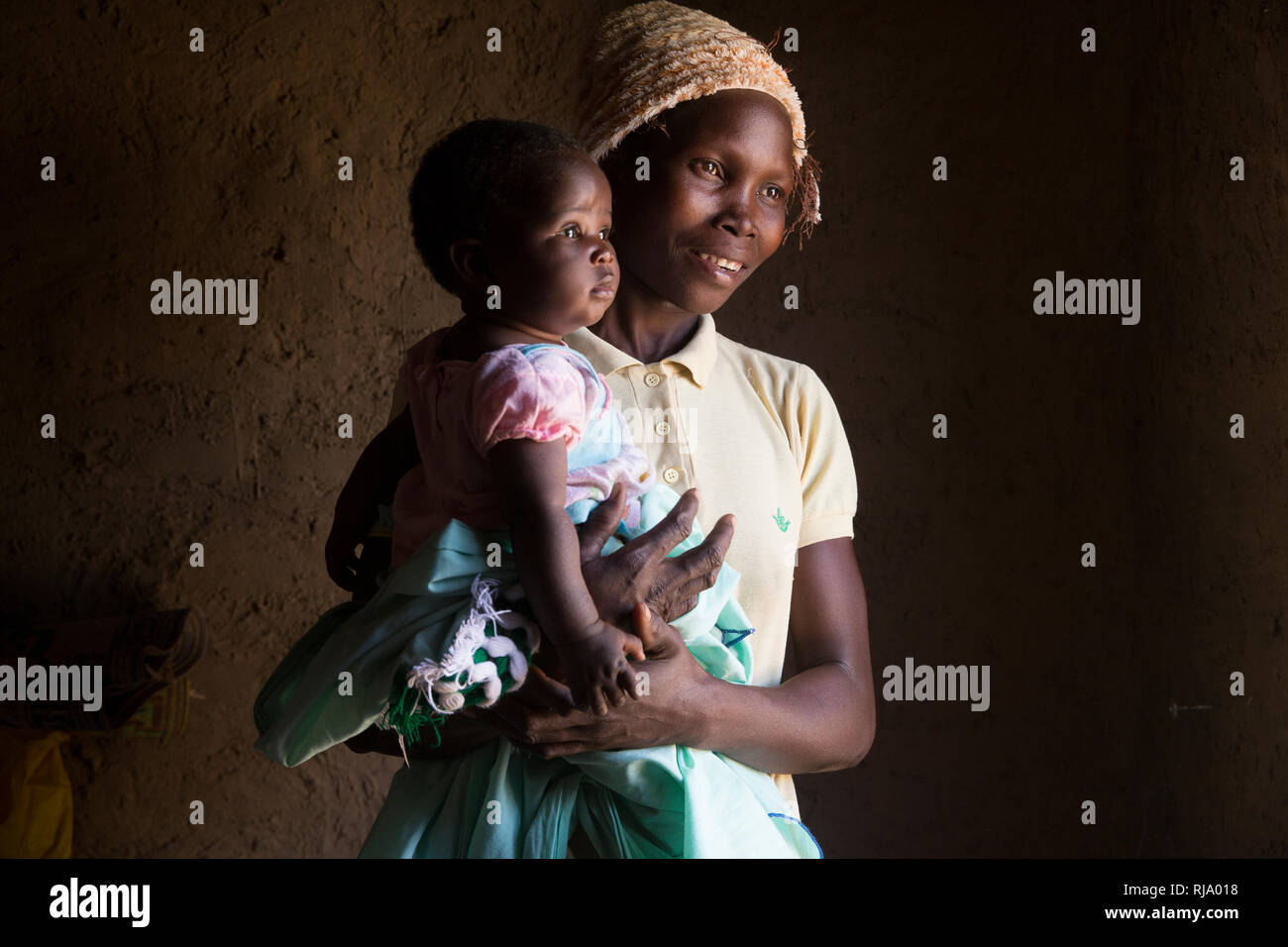 Yarsi village, Yako, 1st December 2016;  Leontine Ouedraogo, a member of the Village Tree Enterprise Shea Group with her 5 month old baby Saminatou Dem. Stock Photo