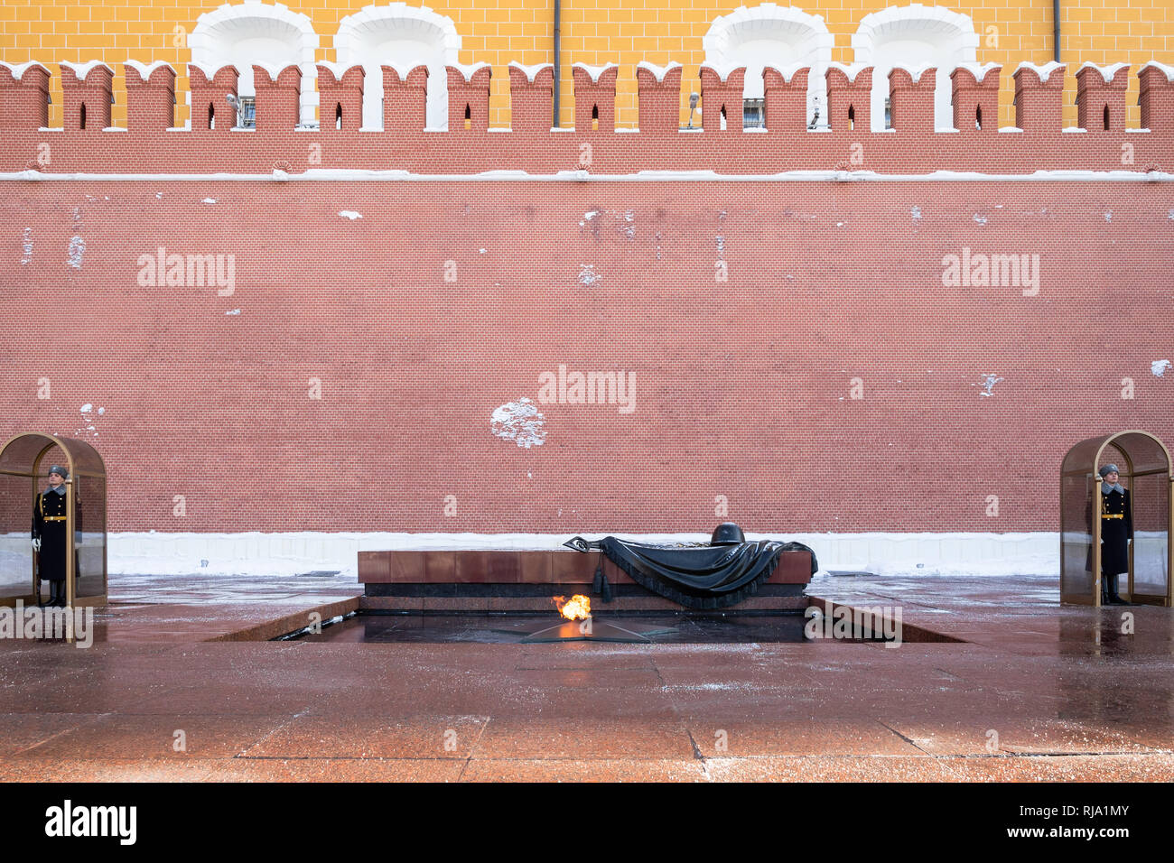 MOSCOW, RUSSIA - JANUARY 25, 2019: The Tomb of the Unknown Soldier with Eternal Flame, war memorial, dedicated to Soviet soldiers killed during World  Stock Photo