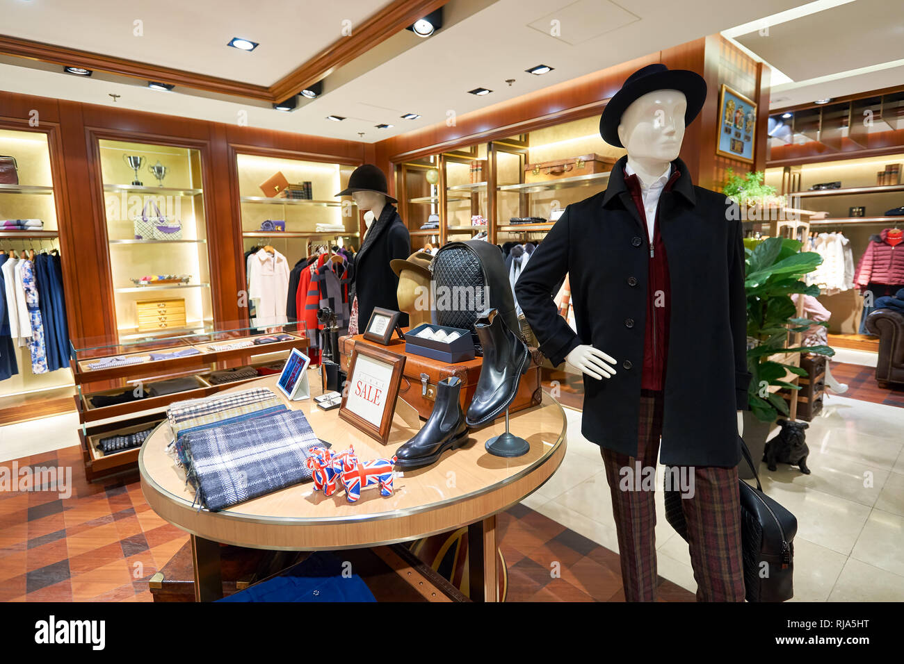 Daks store hi-res stock photography and images - Alamy