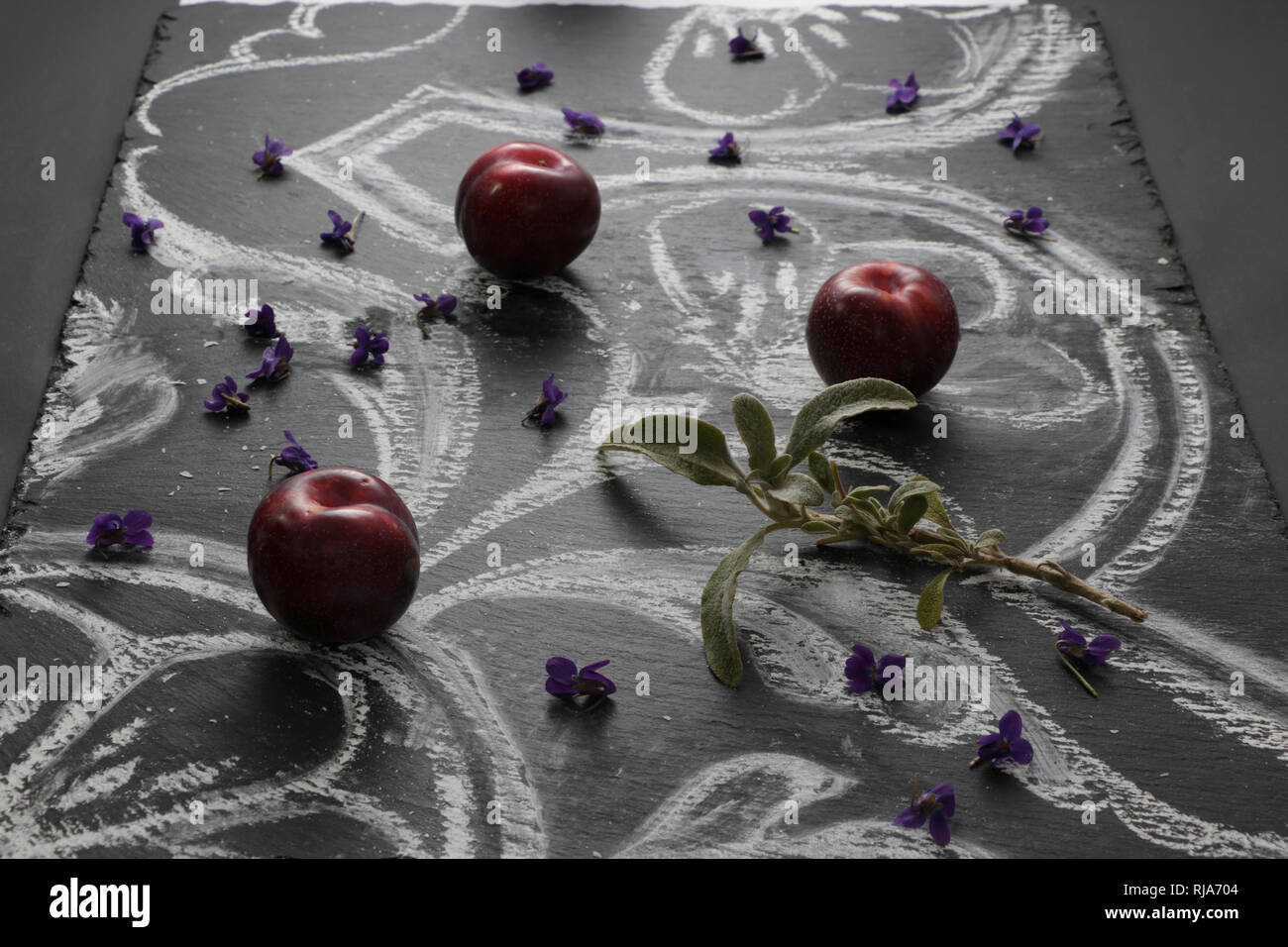 Kandierte veilchen hi-res stock photography and images - Alamy