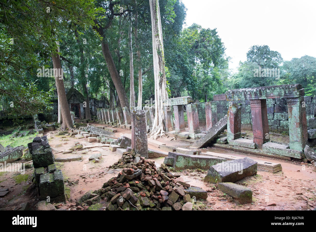 Tempel Koh Ker, wurde lange Zeit von den Roten Khmer besetzt, das Gebiet wurde erst 2008/2010 von Landmienen befreit Stock Photo