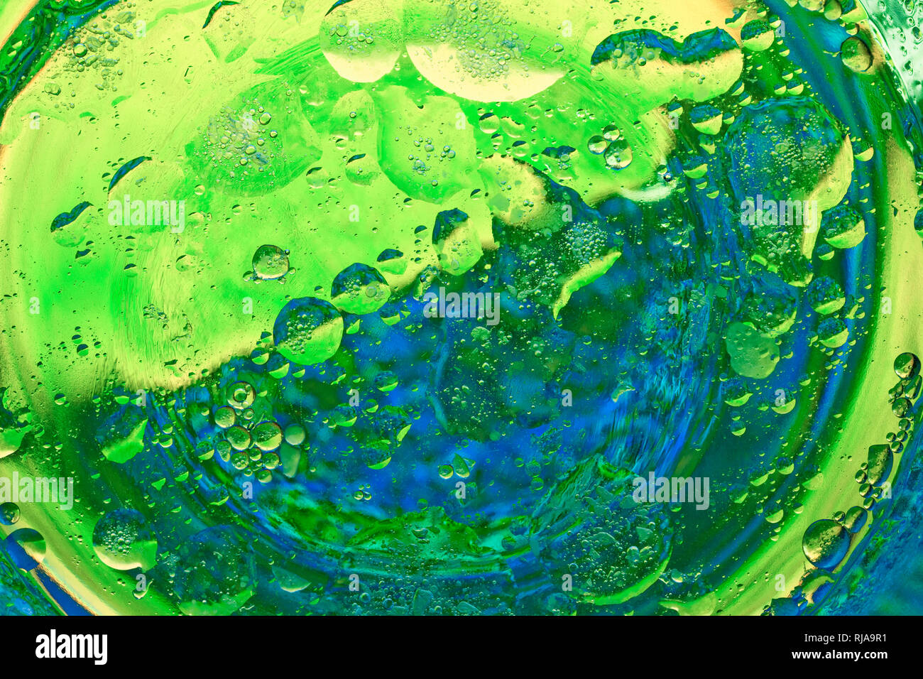 Colourful bubbles oil on water hi-res stock photography and images - Alamy