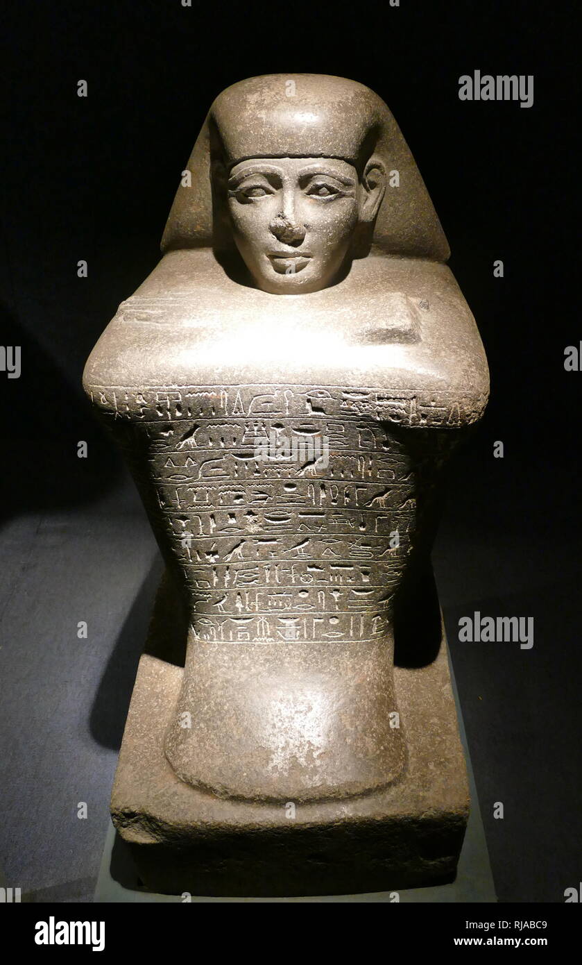 Cube statue of Yamunedjeh scribe to Tutmosis III, black granite, dating