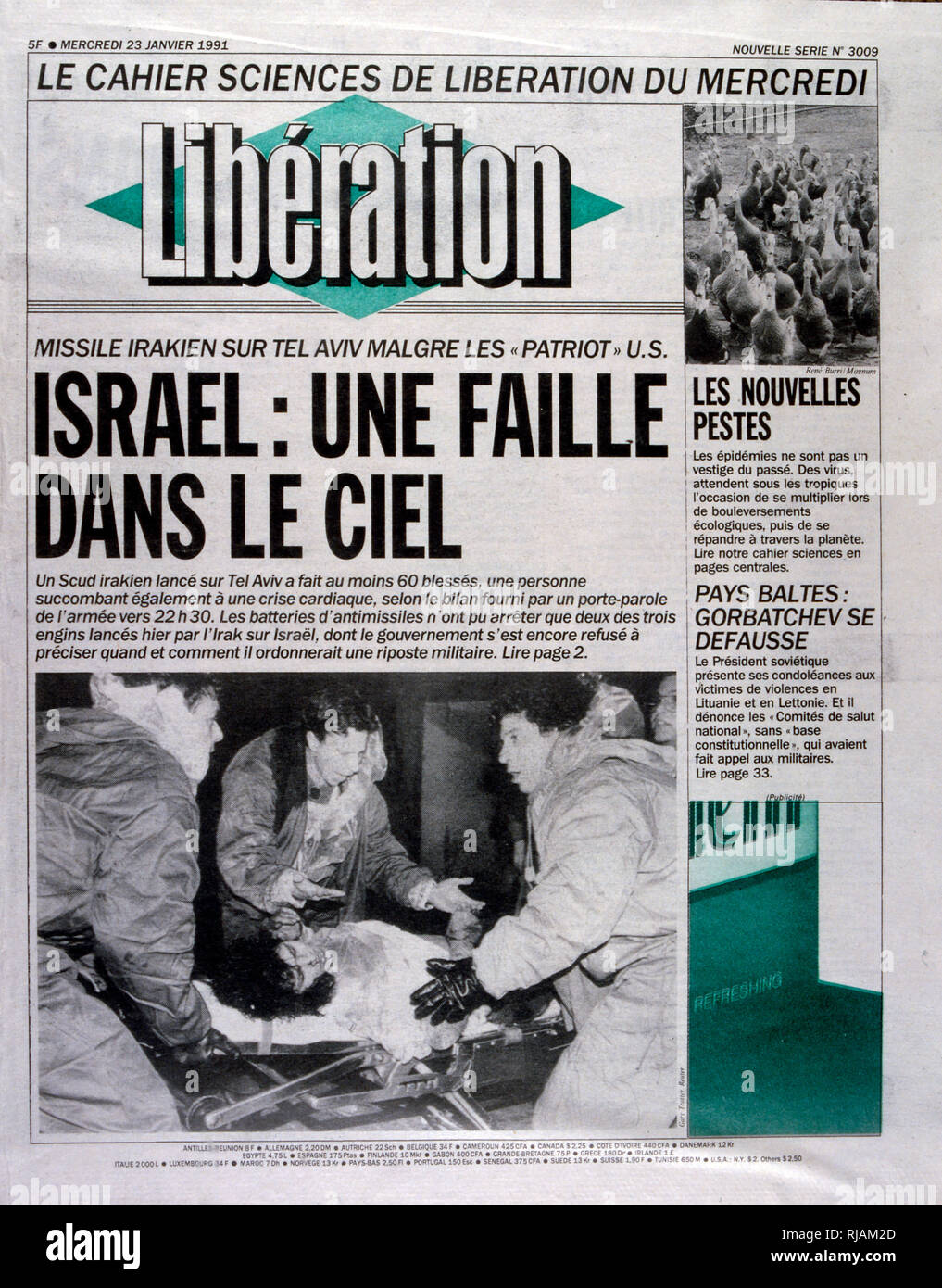 Headline in 'Liberation' a French newspaper, 23rd January 1991, concerning a missile attack on Israel during the Gulf War (2 August 1990 - 28 February 1991). codenamed Operation Desert Shield and Operation Desert Storm, the war waged by coalition forces from 35 nations led by the United States against Iraq in response to Iraq's invasion and annexation of Kuwait. the pictures show French filed commanders and the French War cabinet under President Mitterrand. Stock Photo