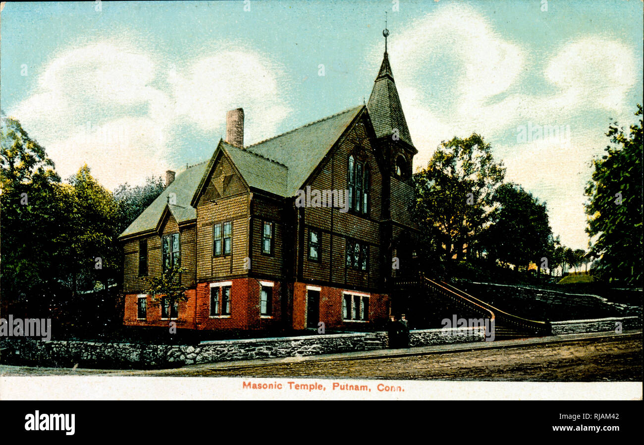 Postcard showing the Masonic Temple in Putnam, Connecticut, CT, 1910. Freemasonry or Masonry consists of fraternal organisations that trace their origins to the local fraternities of stonemasons, which from the end of the fourteenth century Stock Photo