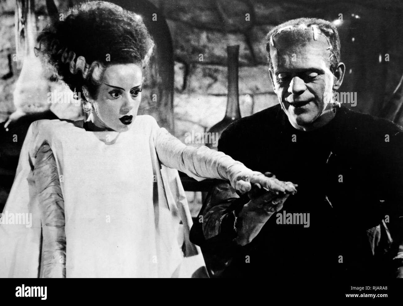 Bride of Frankenstein; a 1935 American science-fiction horror film. Bride of Frankenstein was directed by James Whale and stars Boris Karloff as The Monster. Elsa Lanchester has the dual role of Mary Shelley and the Monster's bride Stock Photo