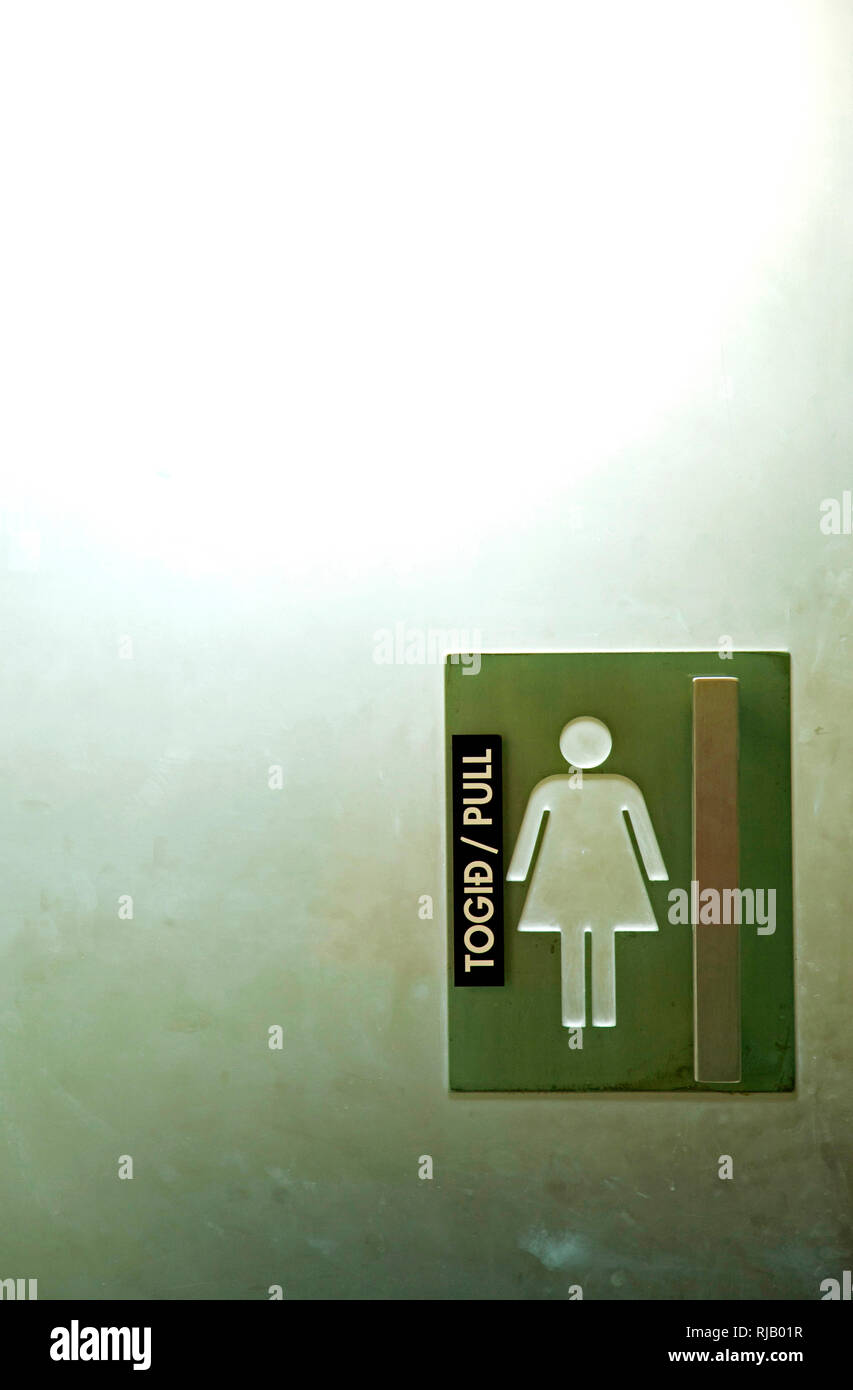 Toilette in Island, Eingang, Damen Stock Photo