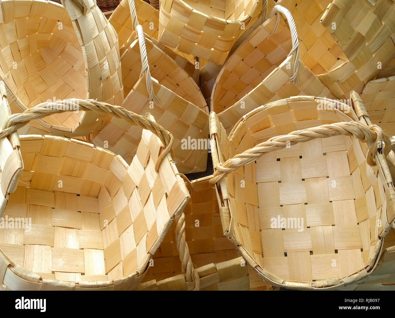 Baskets of chopped wood hires stock photography and images Alamy