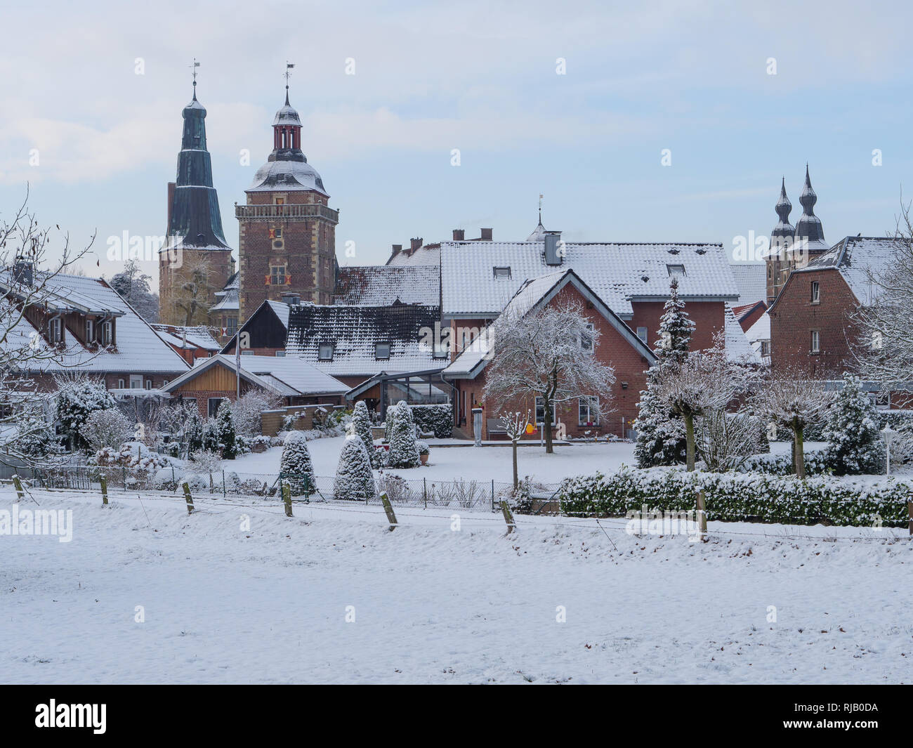 winter at the Castle of raesfeld in germany Stock Photo Alamy