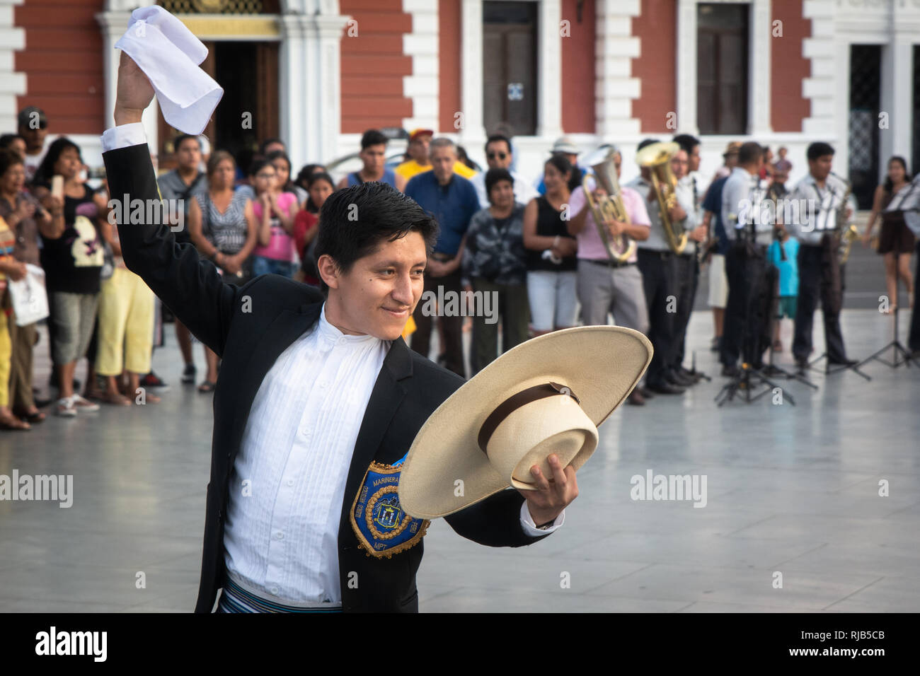Marinera dancers peru hires stock photography and images Alamy