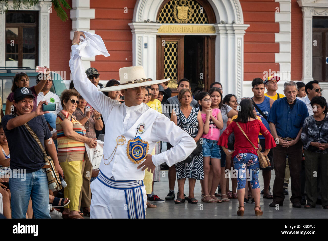 Marinera dancers peru hires stock photography and images Alamy