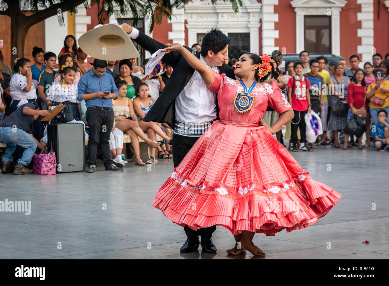 Marinera dancers peru hires stock photography and images Alamy