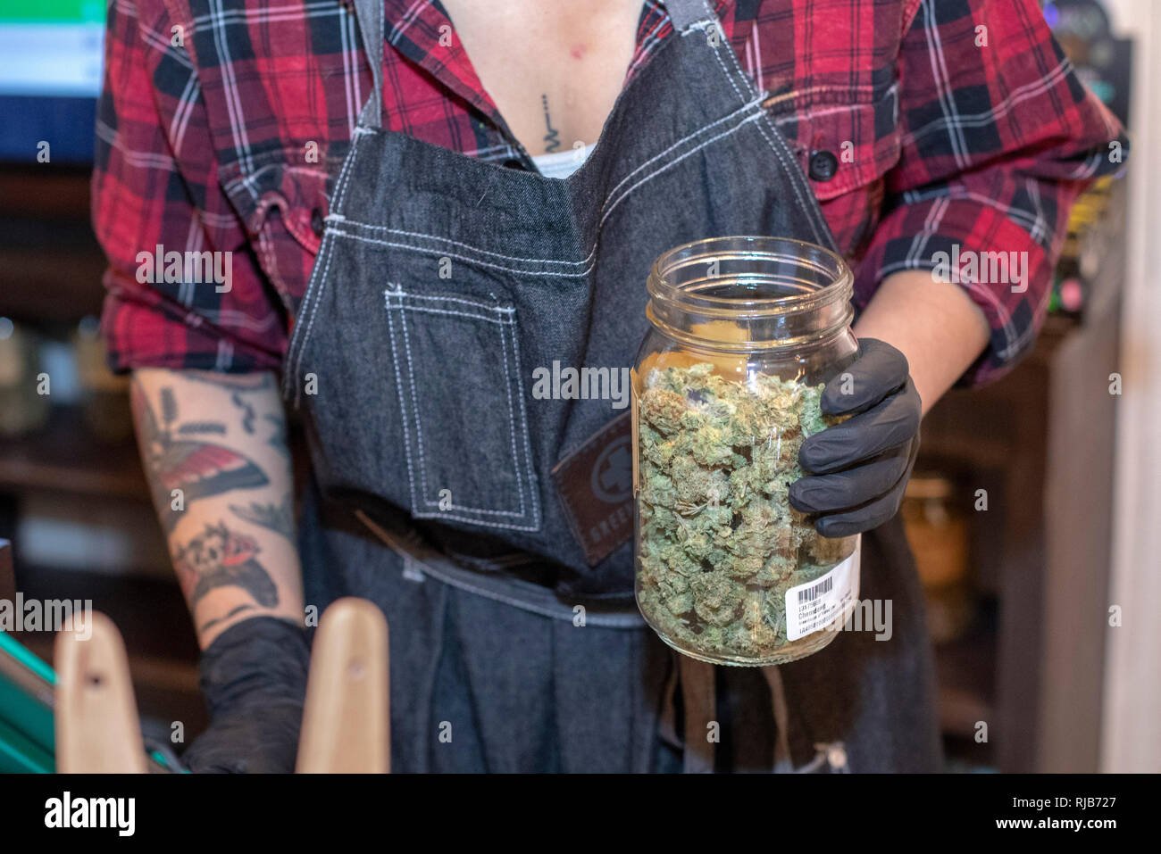 Budtender hires stock photography and images Alamy