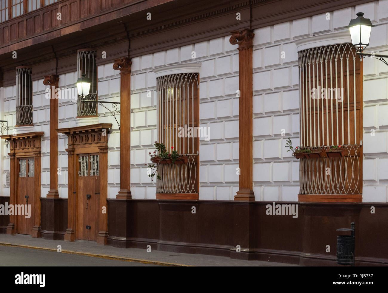 Colonial building facade hi-res stock photography and images - Alamy