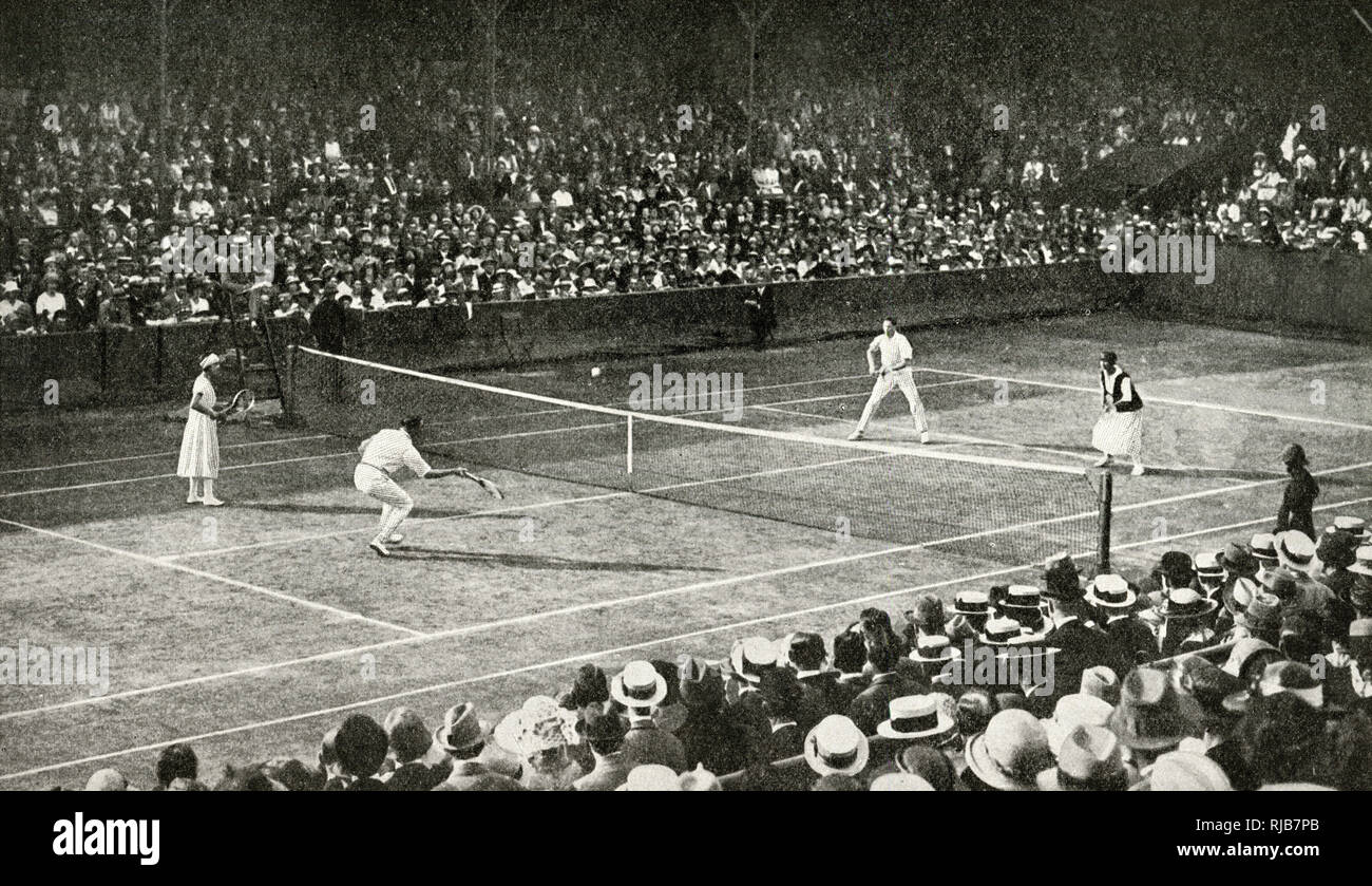 Mixed doubles match in progress, Wimbledon, SW London Stock Photo