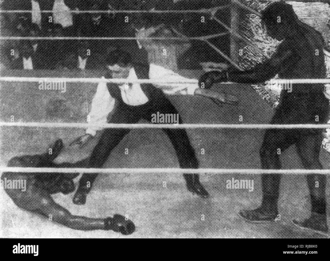 Boxing match, Jeannette v McVea, Paris, France Stock Photo