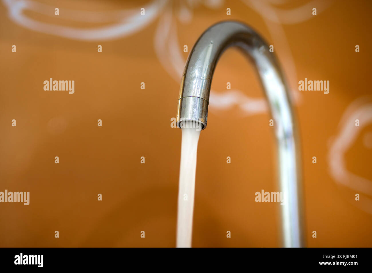 Water Tap Chrome Stainless Metal Faucet With Running Stream Of