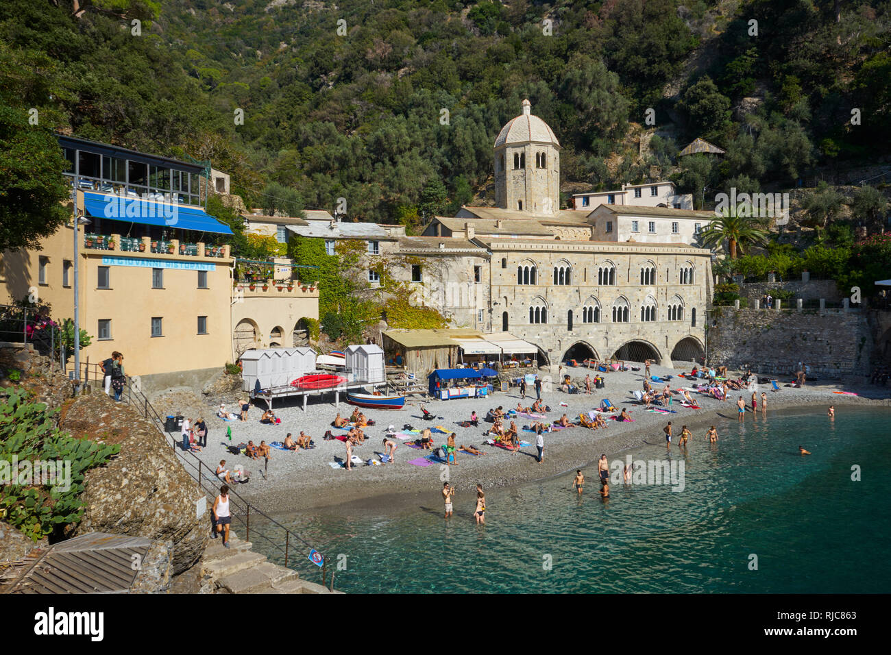 San Fruttuoso Monastery, Ligurian Coast, Italy: sunbathers on beach Stock Photo