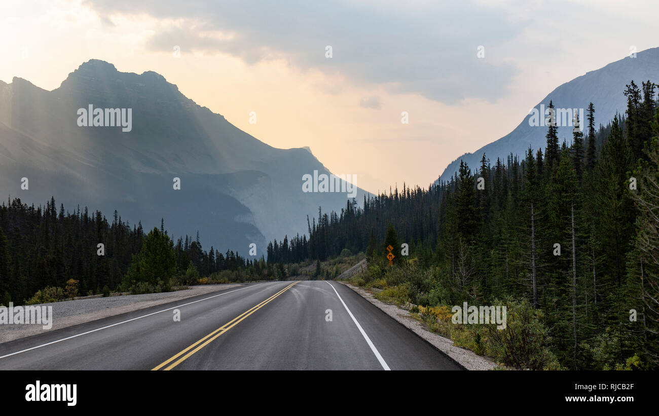 Kanada Alberta Kanadische Rocky Mountains Icefields Parkway Stock Photo Alamy