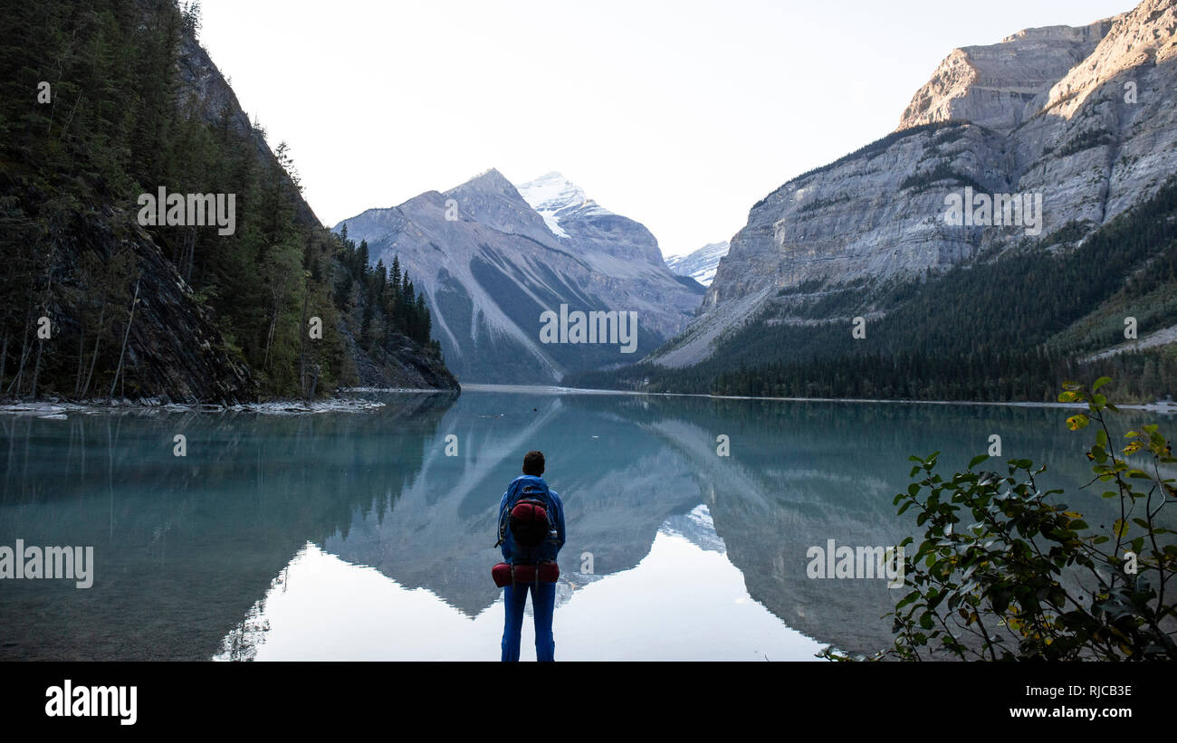 Kanada, British Columbia, Kanada, Kanadische Rocky Mountains, Mount Robson Provincial Park, Wanderer am Kinney Lake, Stock Photo