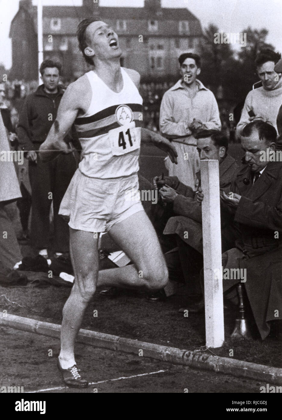 Roger bannister 4 minute mile hi-res stock photography and images - Alamy