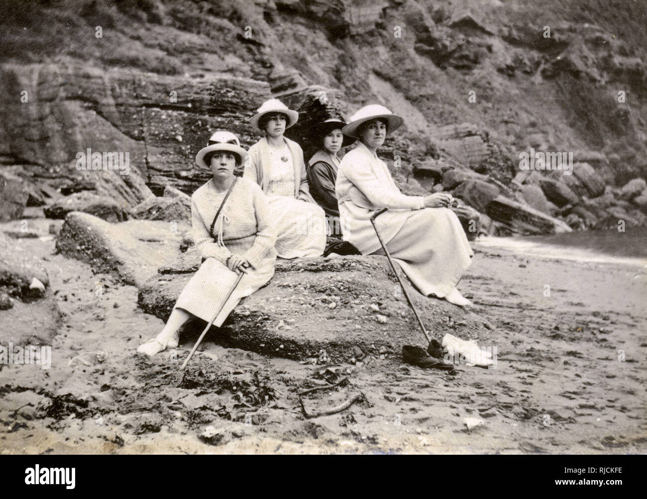 1920s family beach hi-res stock photography and images - Alamy