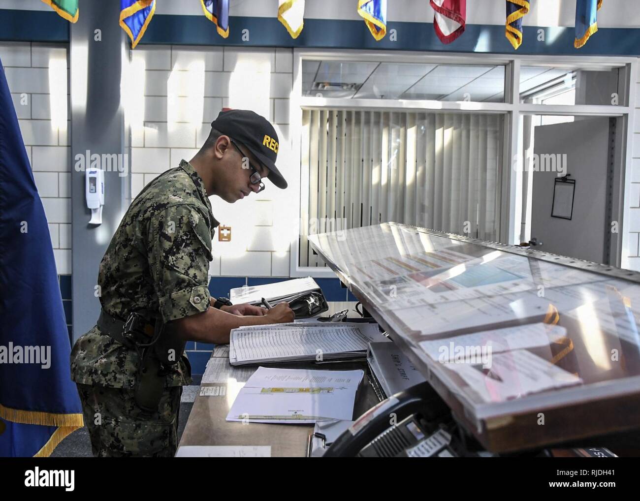 Great Lakes Ill Jan 18 2018 A U S Navy Recruit Stands Quarterdeck Watch At Recruit Barracks Ship 14 Uss Arizona At Recruit Training Command Rtc Recruits Standing Quarterdeck Watch Are Responsible For