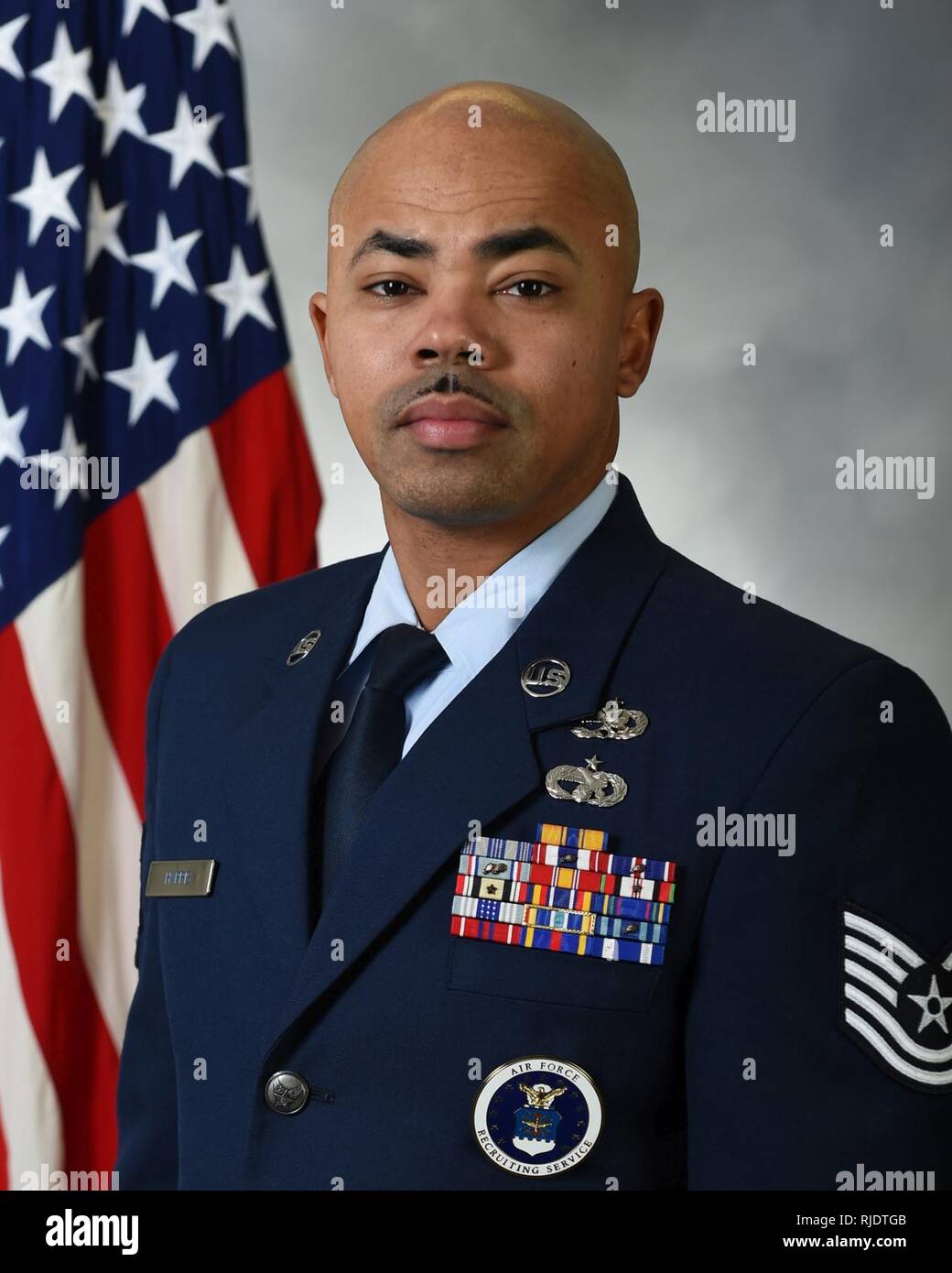 Official photo of Air Force Tech Sgt. Vincent Harris Stock Photo Alamy