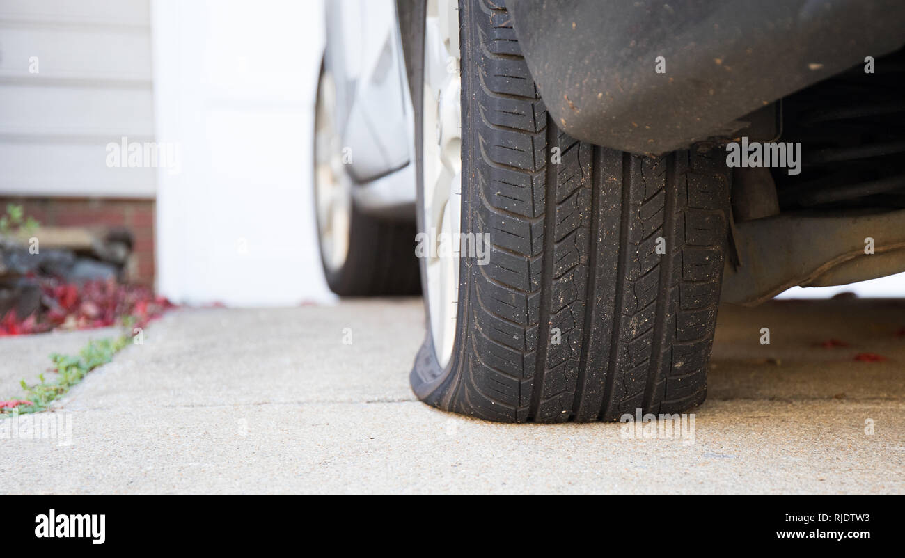 Fix flat tire hi-res stock photography and images - Alamy