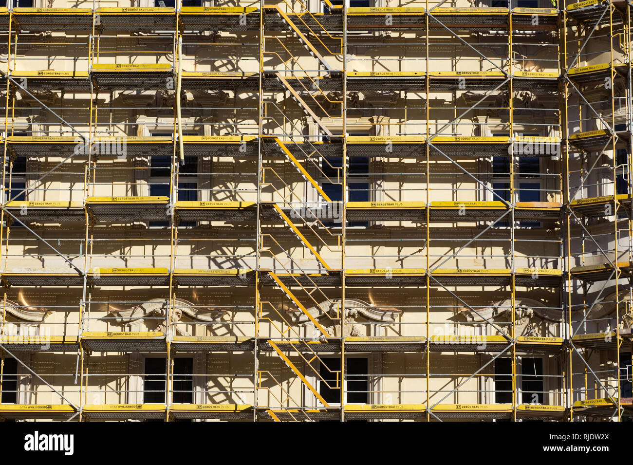 Scaffolding on historic building hi-res stock photography and images ...