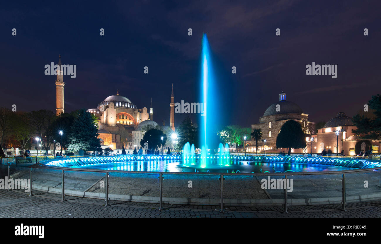 Hagia Sophia (Ayasofya), a former Orthodox patriarchal basilica, later a mosque and now a museum and the fountain front at night in Istanbul, Turkey Stock Photo