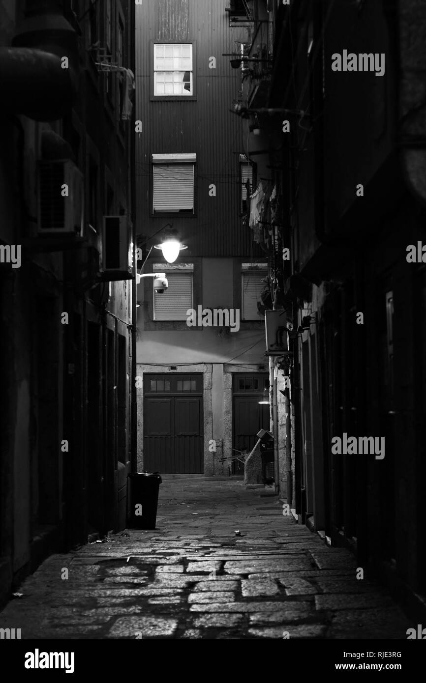 Dark Alleyway Black And White Stock Photos Images Alamy