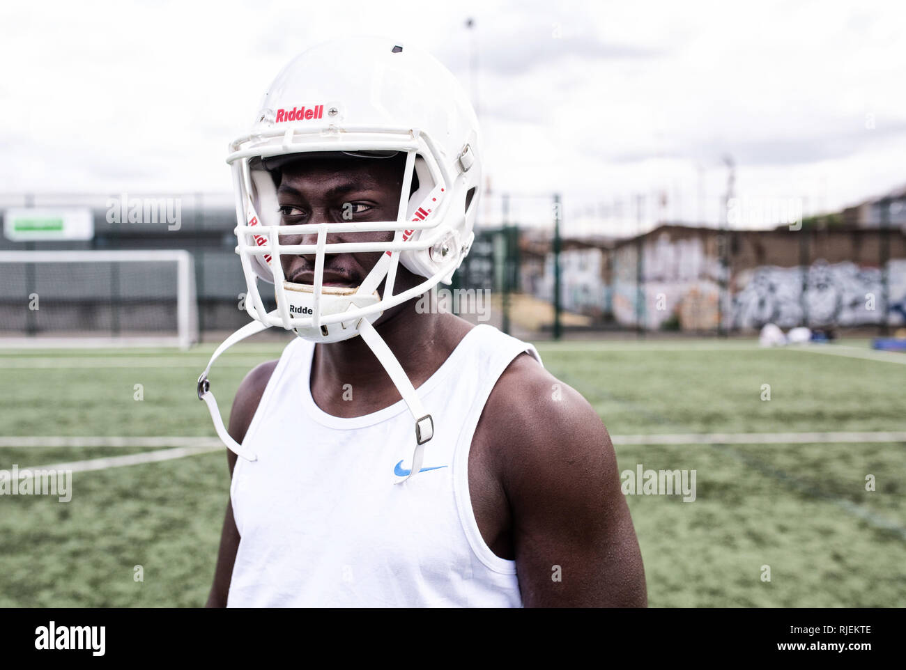 Uk American Football training as a team Stock Photo Alamy