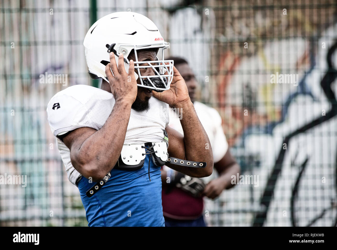 Uk American Football training as a team Stock Photo Alamy
