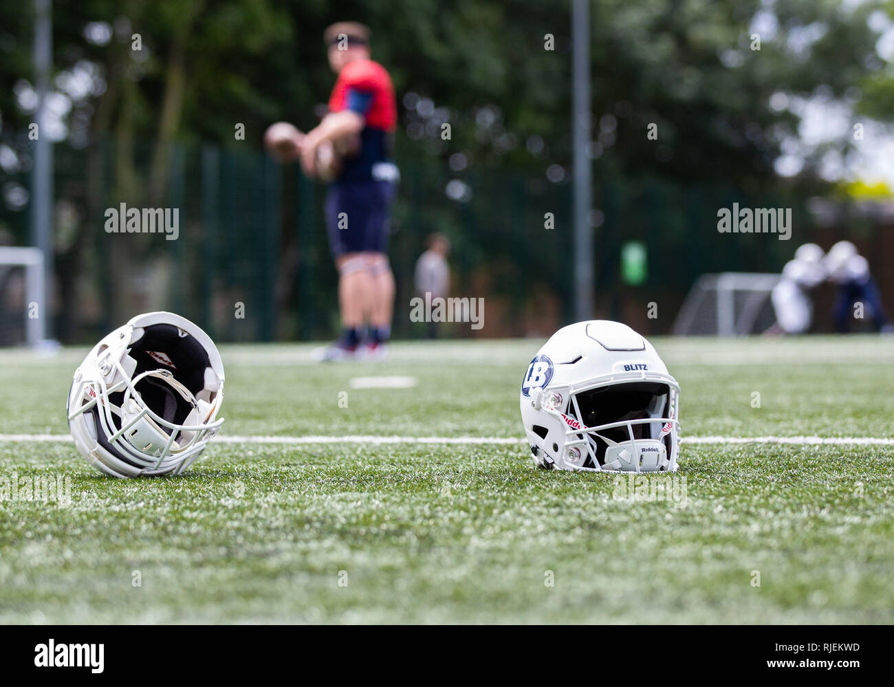 Uk American Football training as a team Stock Photo Alamy