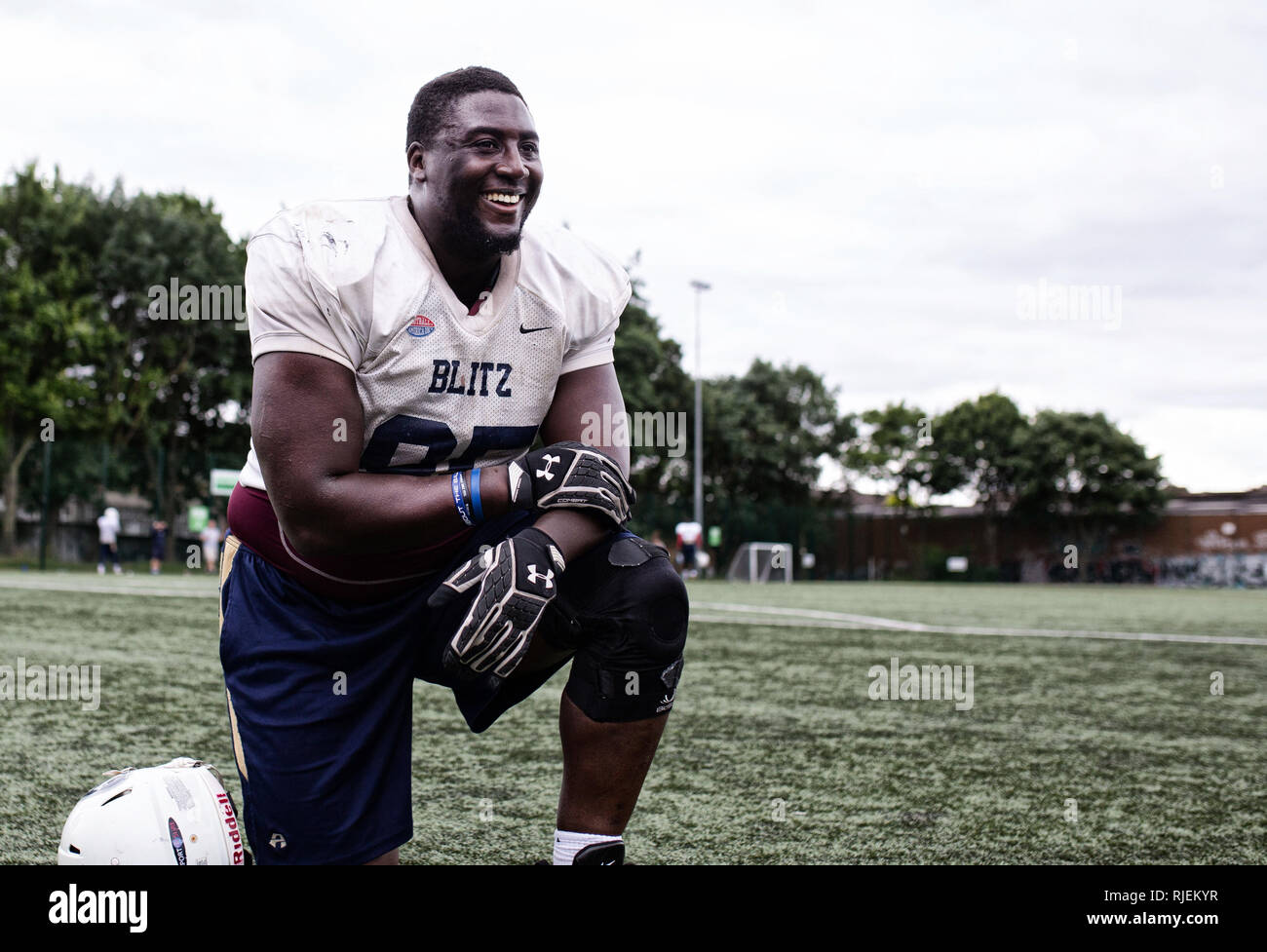 Uk American Football training as a team Stock Photo Alamy