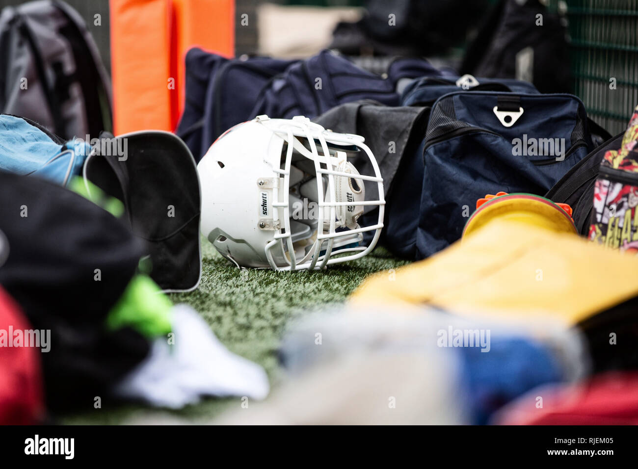 Uk American Football training as a team Stock Photo Alamy