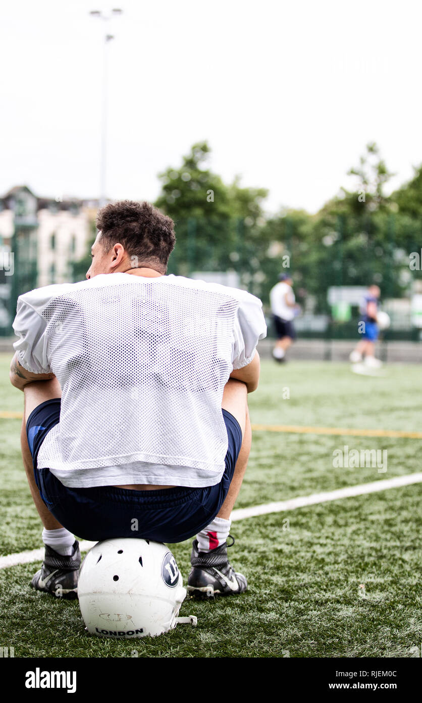 Uk American Football training as a team Stock Photo Alamy